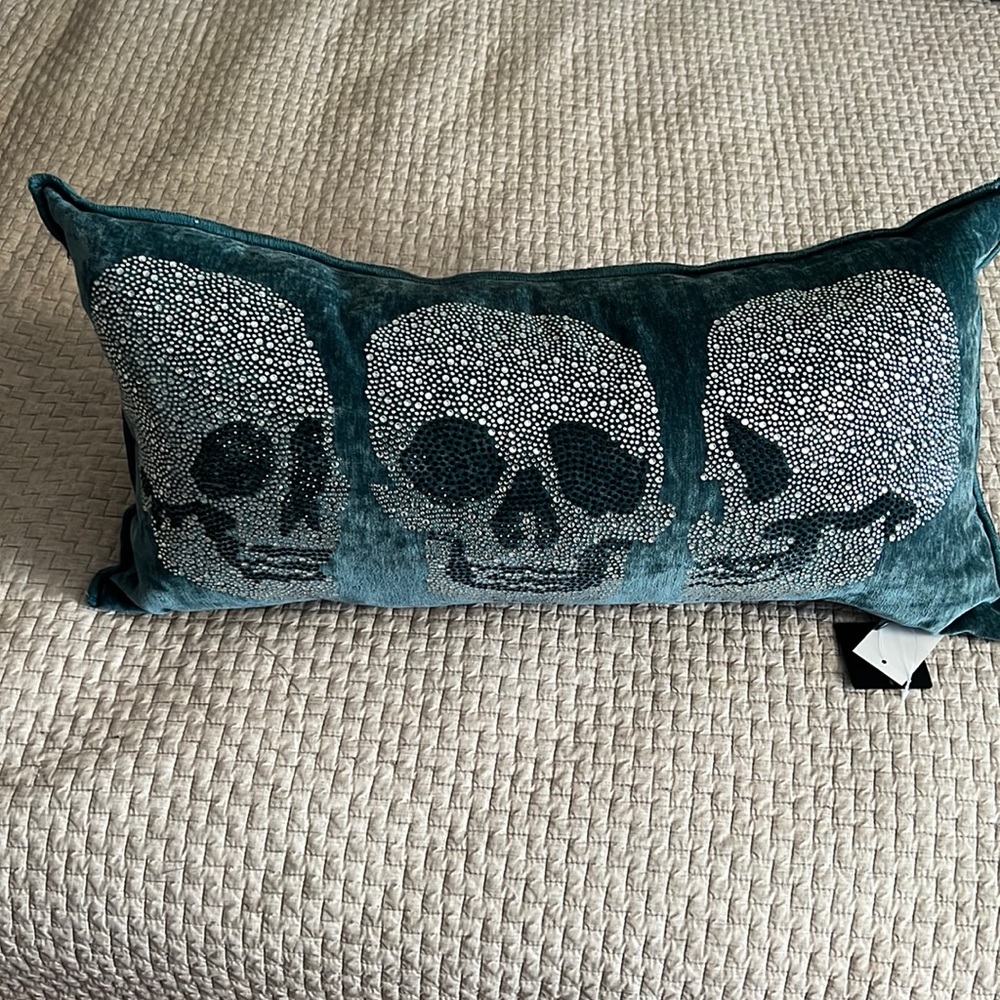 Magaschoni pillow. NWT!